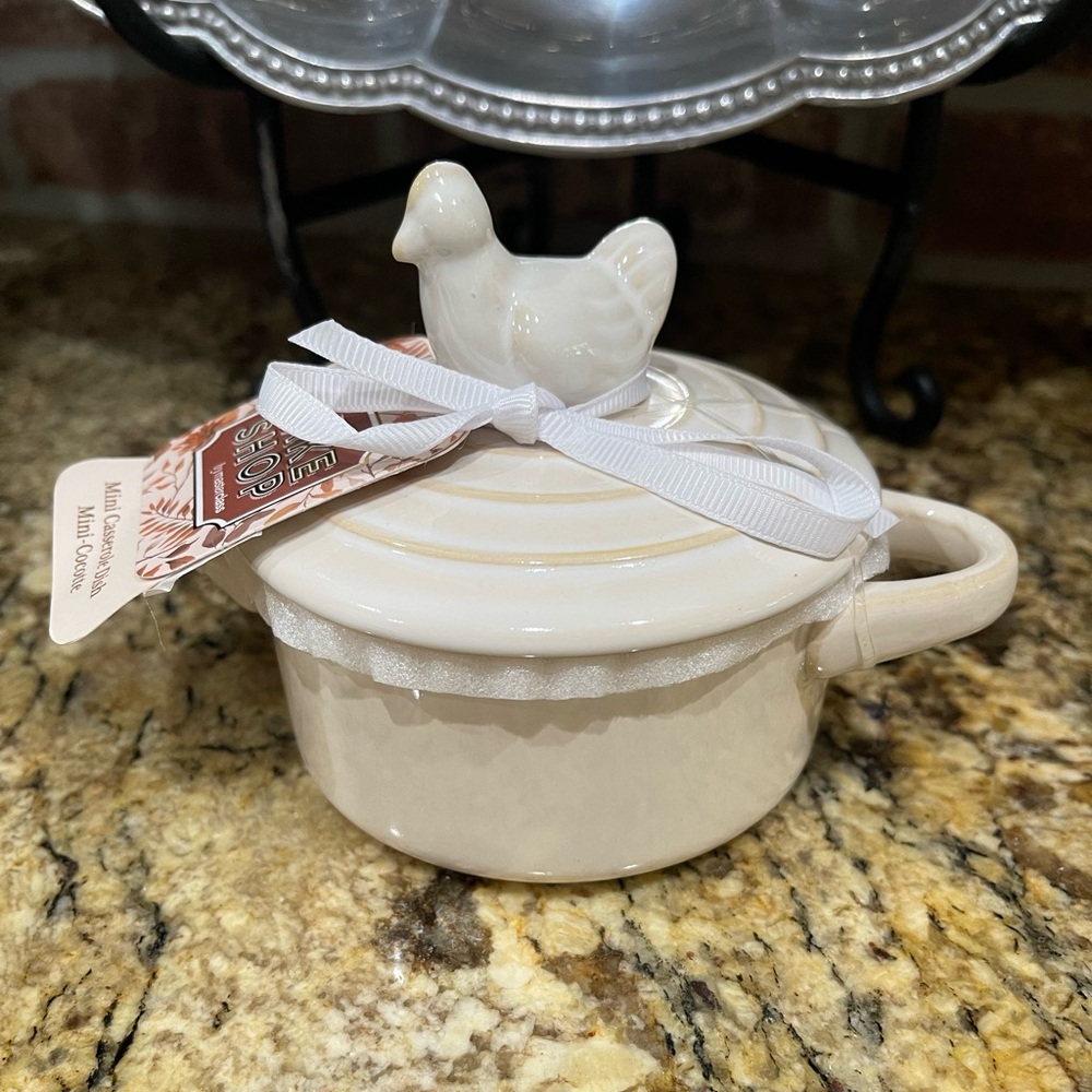The Bakeshop mini casserole covered baking dish - chicken figurial topper NEW - Picture 2 of 8